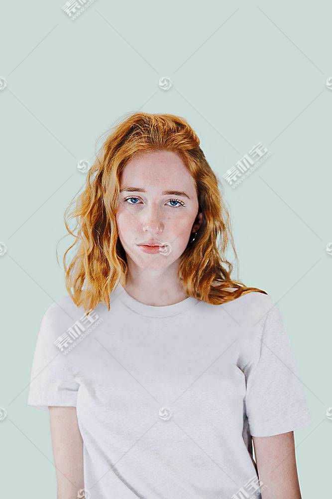 外国女性灰白t恤服饰logo展示样机模板下载 图片id 服饰样机 样机素材 素材宝scbao Com