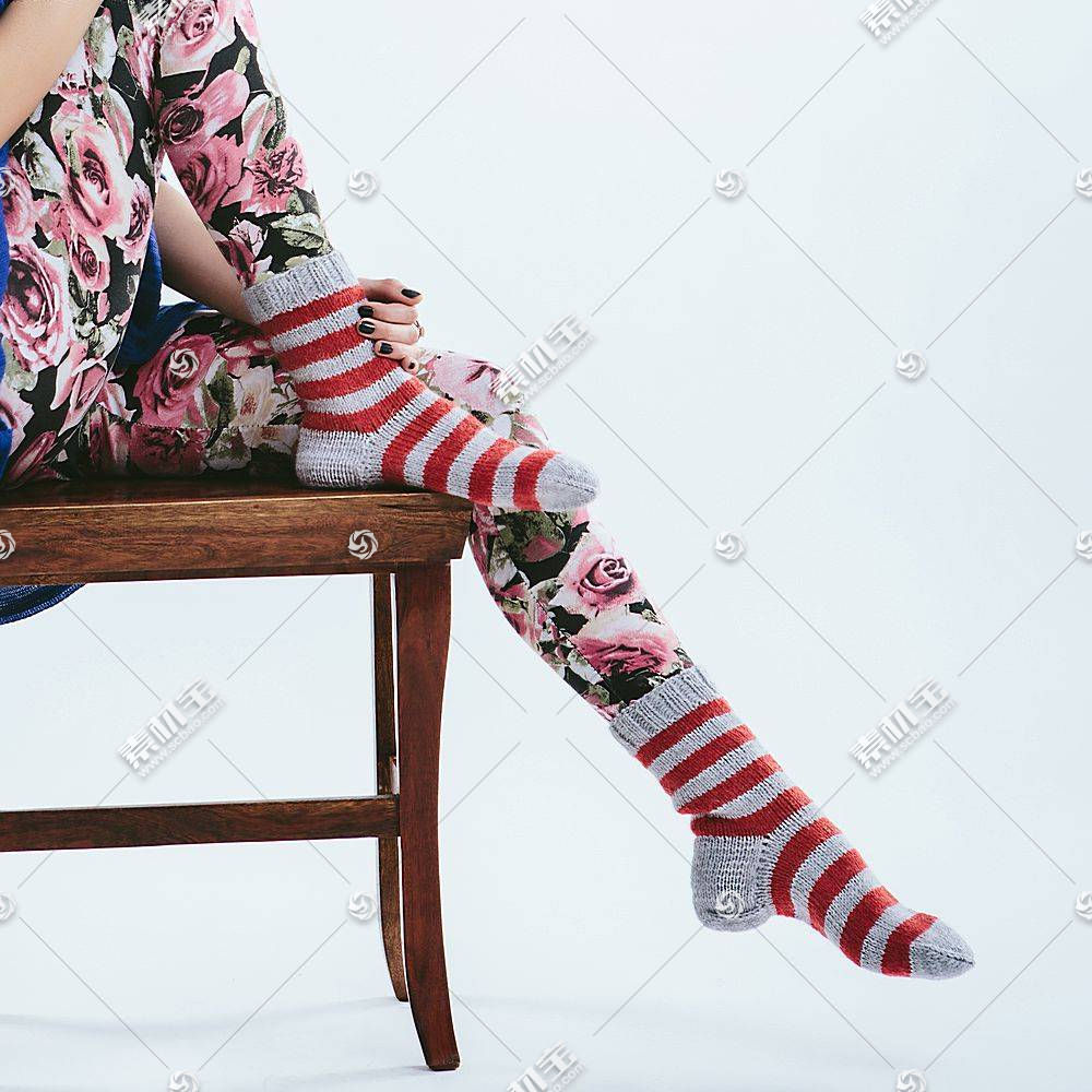 坐在木椅子上的女性图片素材 图片id 美女图片 人物图片 高清图片 素材宝scbao Com