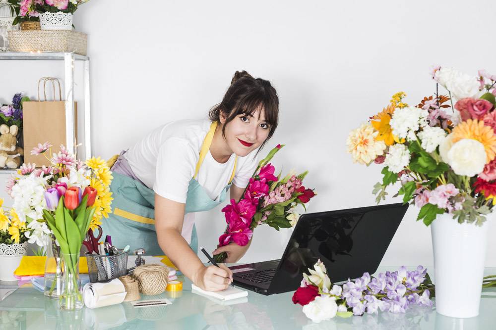 记事本上写着鲜花的女花店画像 图片素材 图片id 现代商务 商务金融 图片素材 淘图网taopic Com